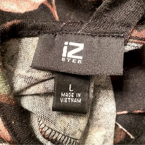 iZ Byer Black & Pink Floral V-neck Criss-cross Back Top - Picture 4 of 5